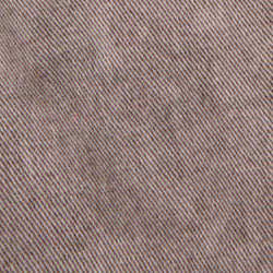 明るいベージュ