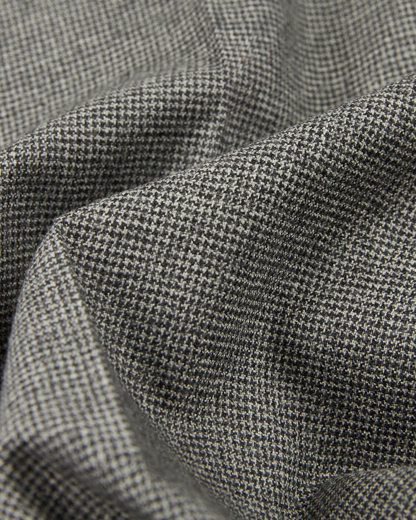 Tapered fit trousers in micro-patterned wool