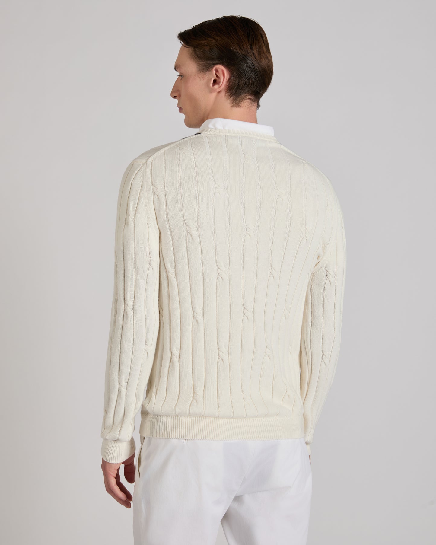 Slim fit V-neck cotton jumper
